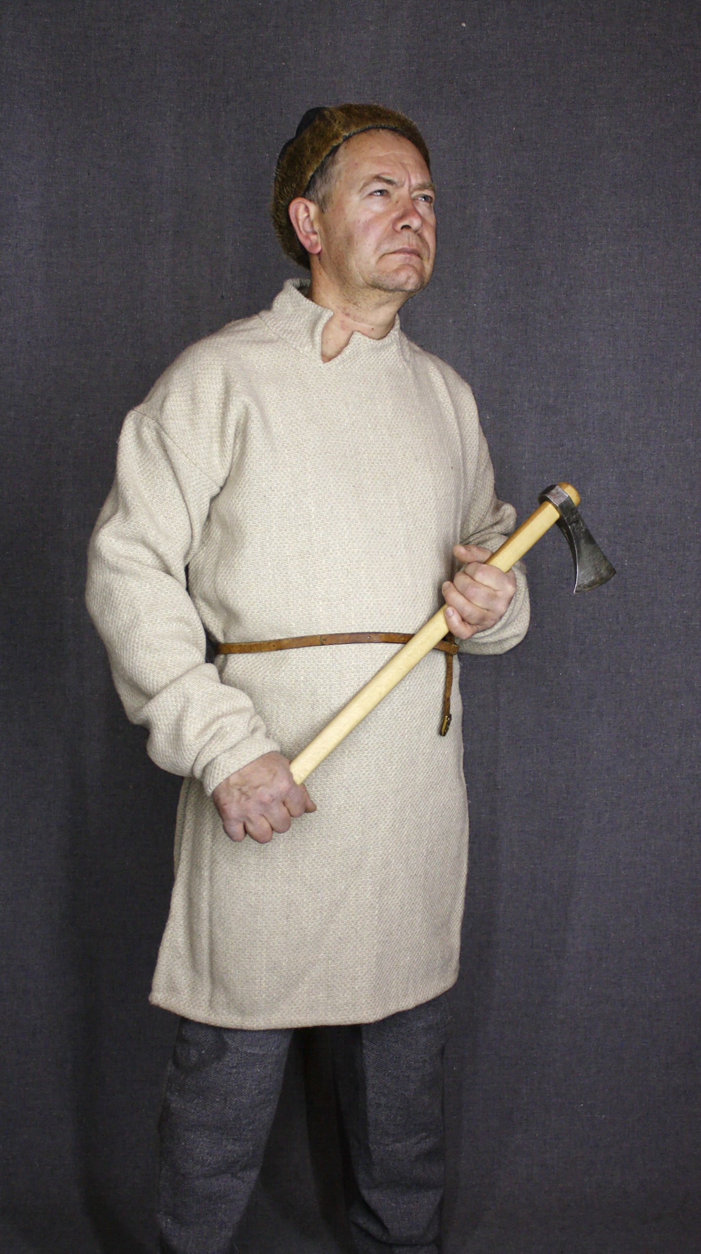 Guddal tunic with a vertical colar 11th century
