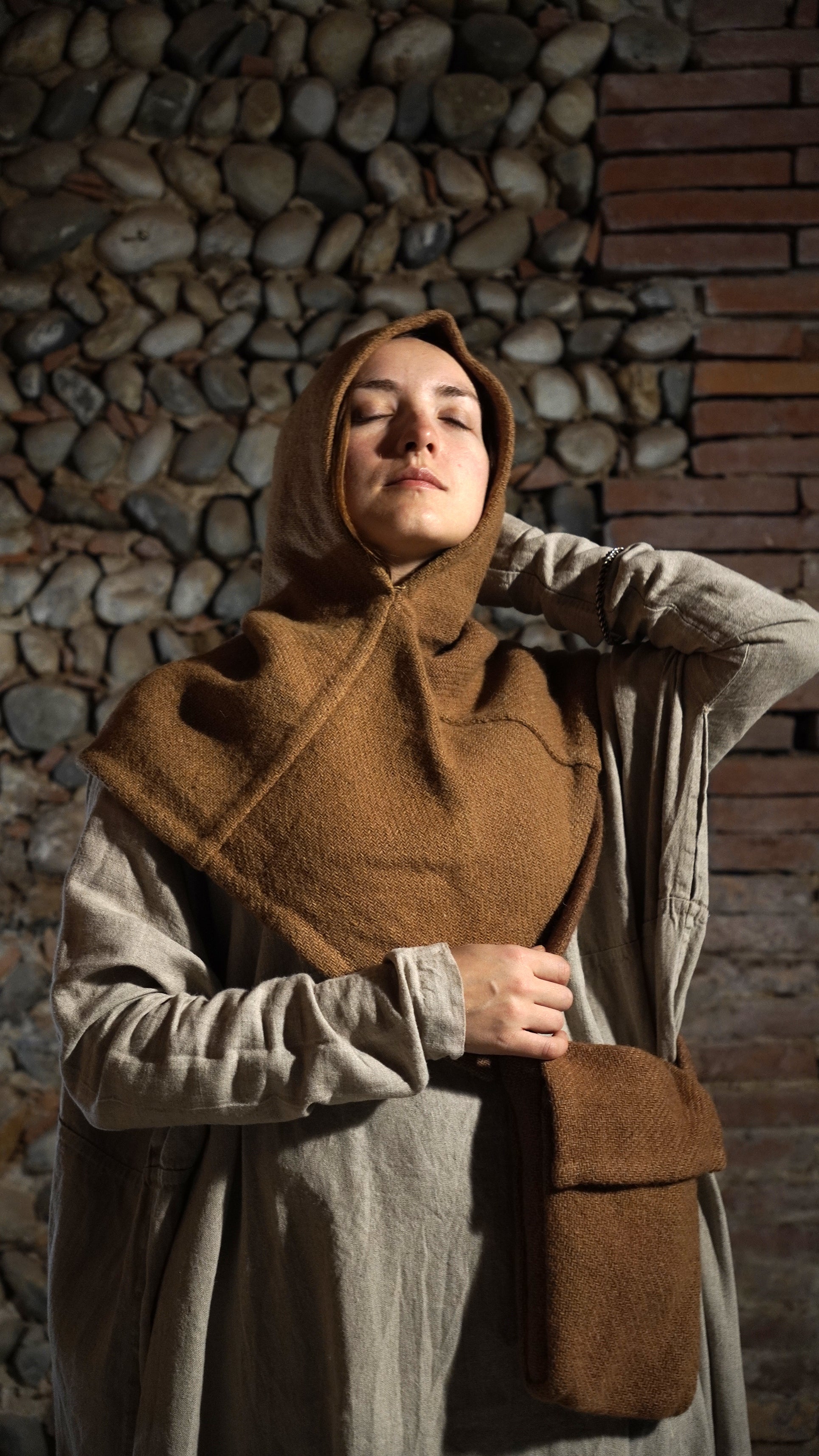 Woman wearing Skjoldehamn hood with bag 